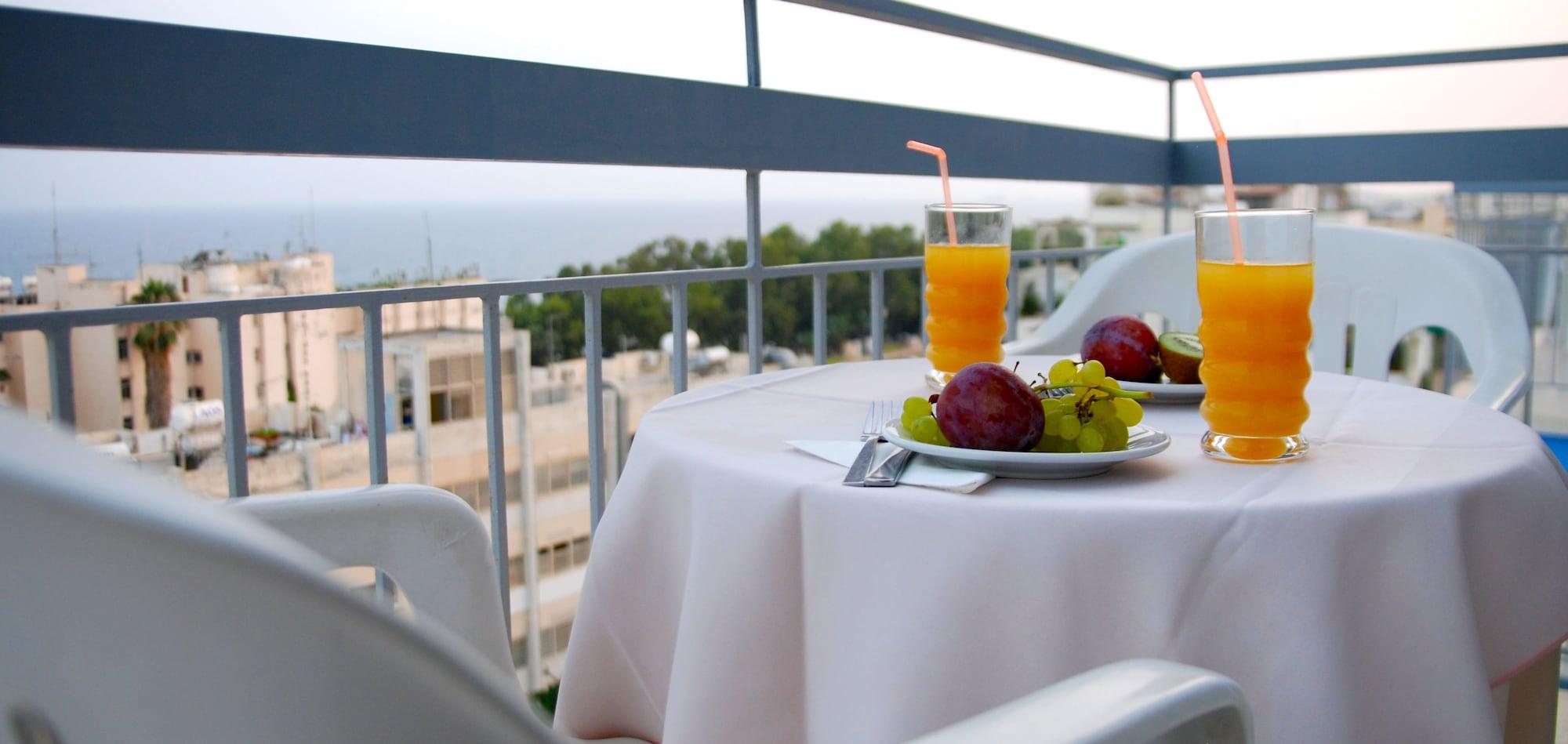 Blue Crane Hotel Apts Лимасол Экстерьер фото