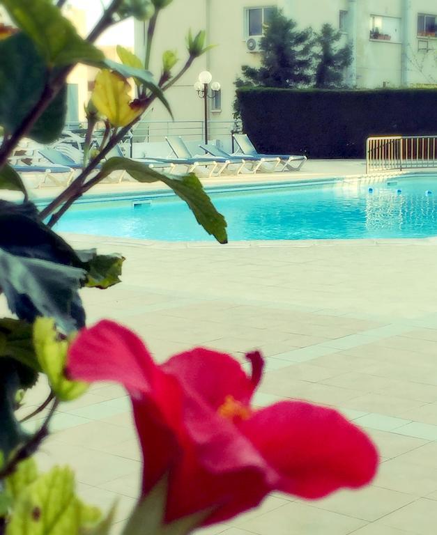 Blue Crane Hotel Apts Лимасол Экстерьер фото