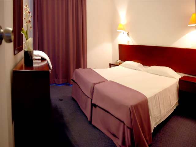 Blue Crane Hotel Apts Лимасол Экстерьер фото