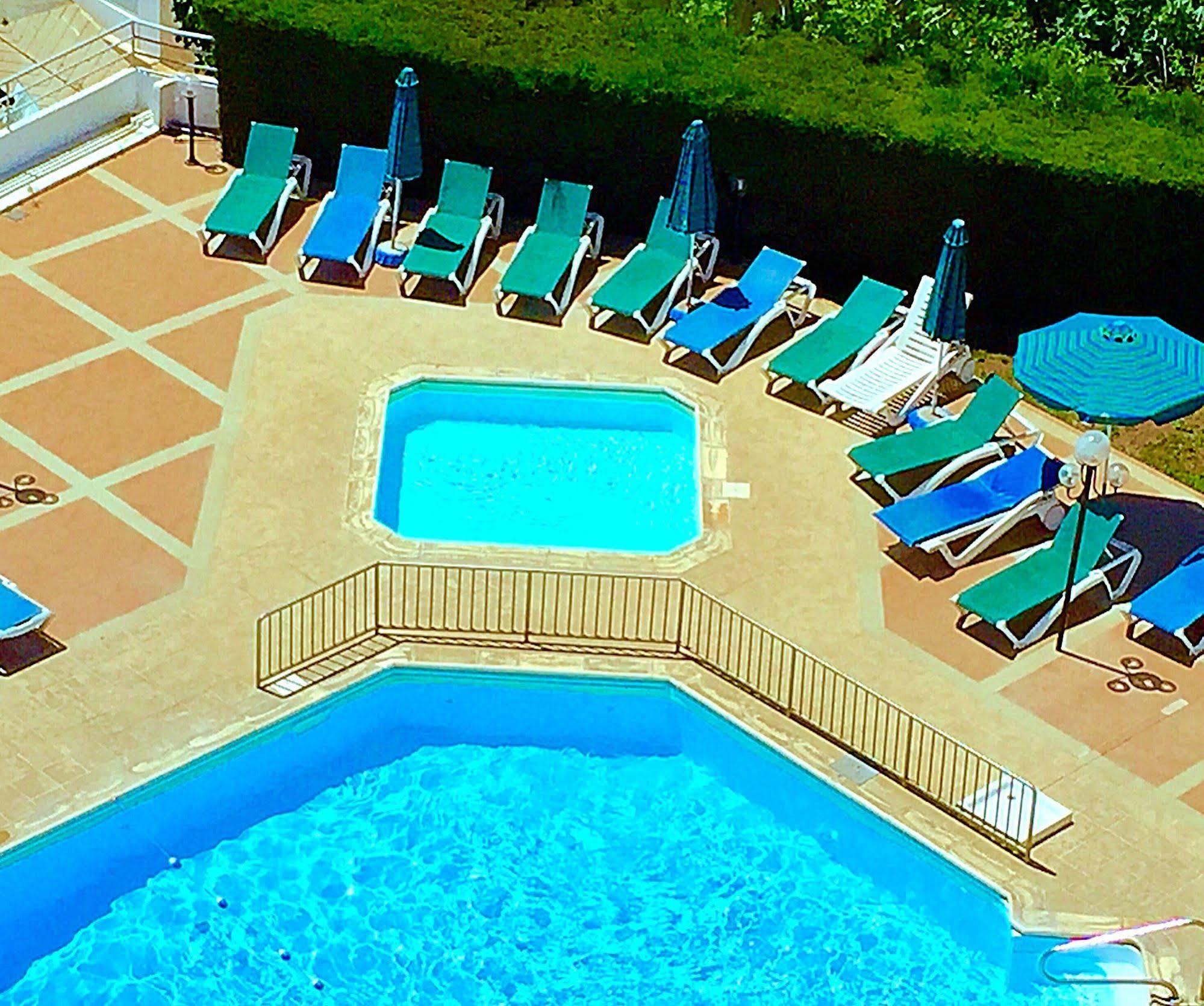 Blue Crane Hotel Apts Лимасол Экстерьер фото