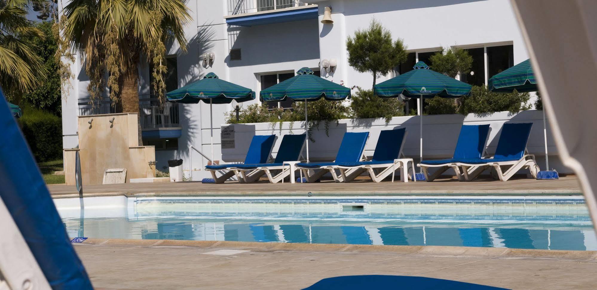 Blue Crane Hotel Apts Лимасол Экстерьер фото